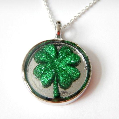Round Sparkle Shamrock - Resin Necklace