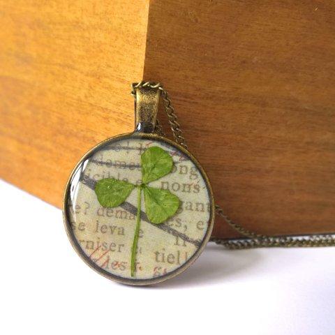 Rustic Clover - Resin Necklace
